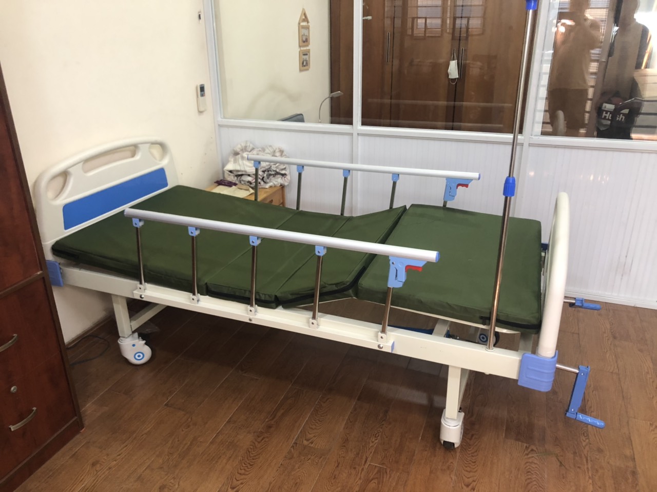 Giường bệnh tay quay